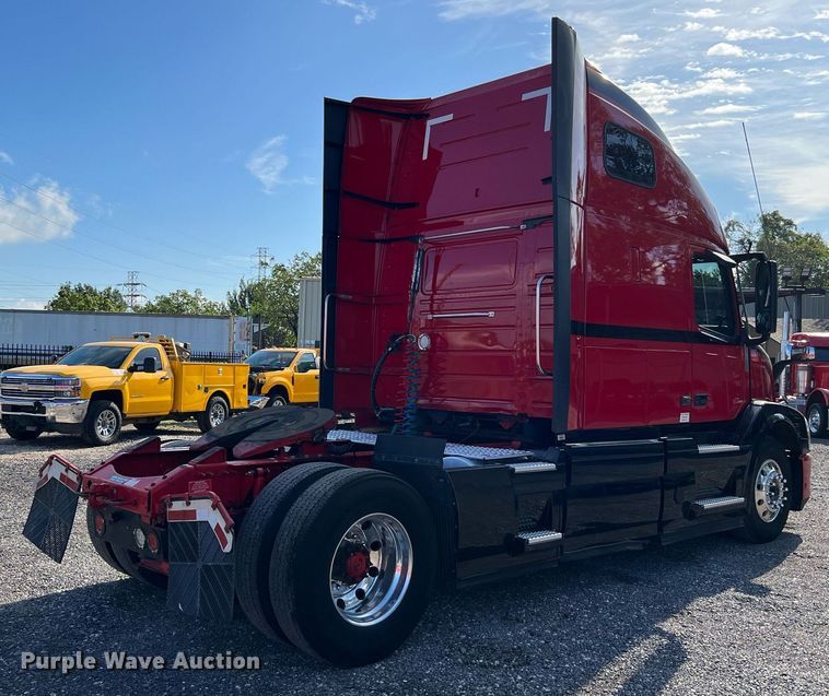 image for item DQ2228 2019 Volvo VN Series  semi truck