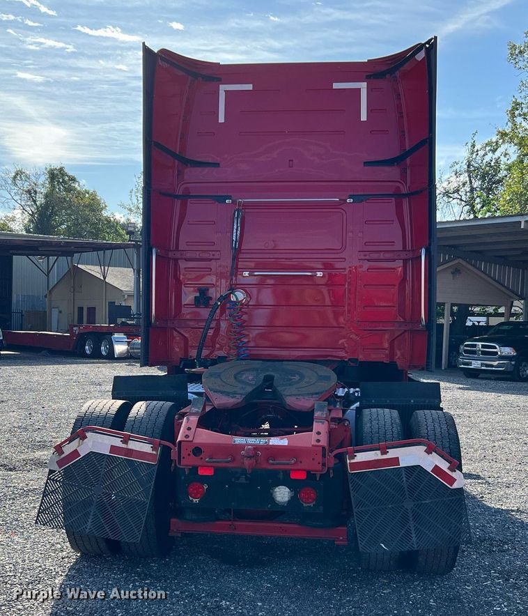 image for item DQ2228 2019 Volvo VN Series  semi truck