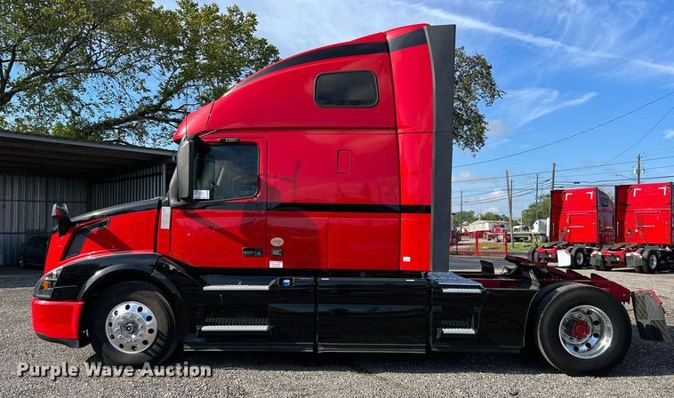 image for item DQ2228 2019 Volvo VN Series  semi truck