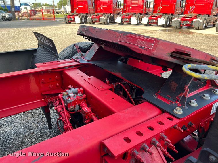 image for item DQ2228 2019 Volvo VN Series  semi truck