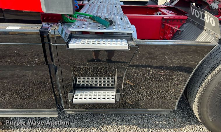 image for item DQ2228 2019 Volvo VN Series  semi truck