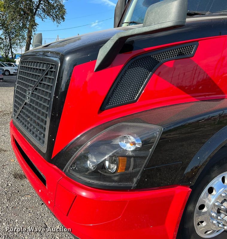 image for item DQ2228 2019 Volvo VN Series  semi truck