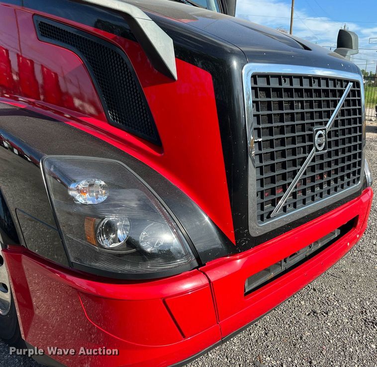 image for item DQ2228 2019 Volvo VN Series  semi truck