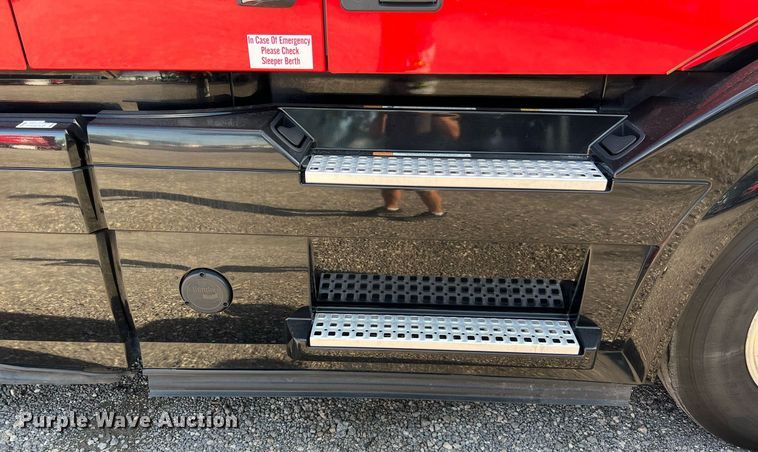 image for item DQ2228 2019 Volvo VN Series  semi truck