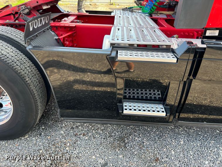 image for item DQ2228 2019 Volvo VN Series  semi truck