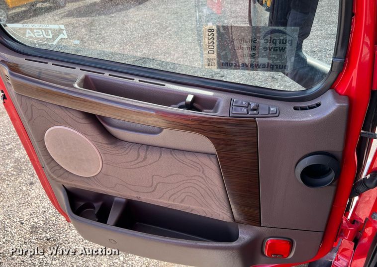 image for item DQ2228 2019 Volvo VN Series  semi truck