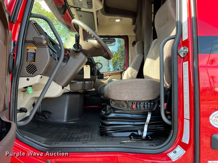 image for item DQ2228 2019 Volvo VN Series  semi truck