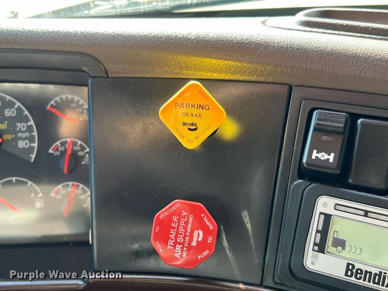 image for item DQ2228 2019 Volvo VN Series  semi truck