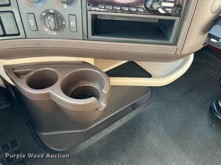 image for item DQ2228 2019 Volvo VN Series  semi truck