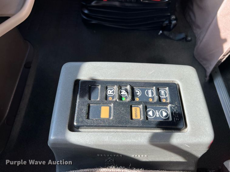 image for item DQ2228 2019 Volvo VN Series  semi truck