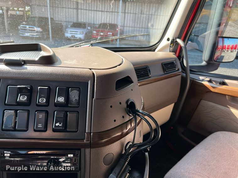 image for item DQ2228 2019 Volvo VN Series  semi truck