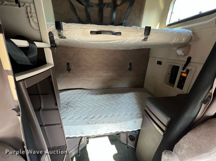 image for item DQ2228 2019 Volvo VN Series  semi truck