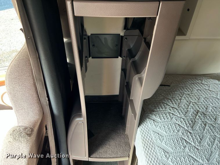 image for item DQ2228 2019 Volvo VN Series  semi truck