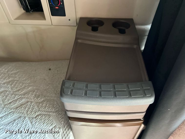 image for item DQ2228 2019 Volvo VN Series  semi truck