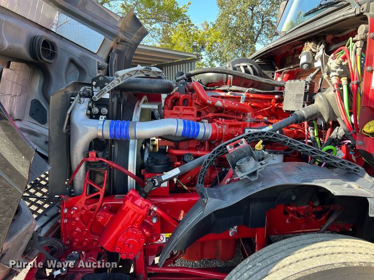 image for item DQ2228 2019 Volvo VN Series  semi truck