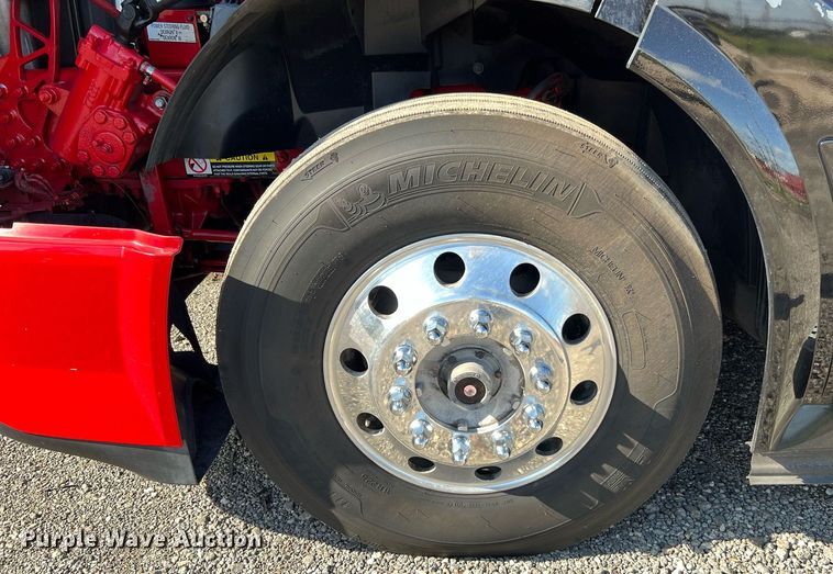 image for item DQ2228 2019 Volvo VN Series  semi truck