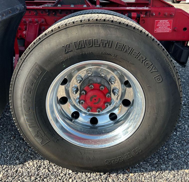 image for item DQ2228 2019 Volvo VN Series  semi truck