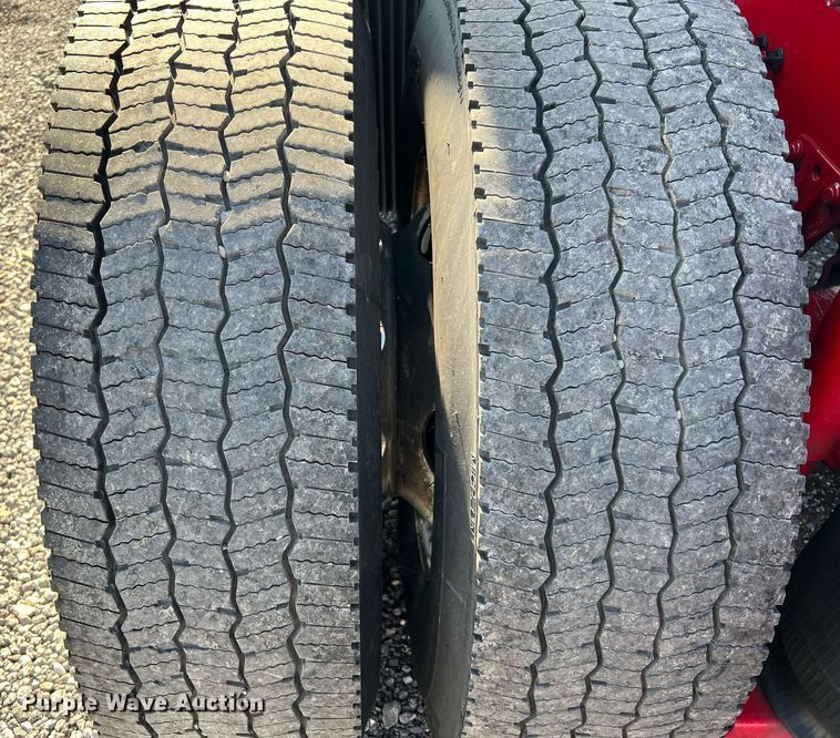 image for item DQ2228 2019 Volvo VN Series  semi truck