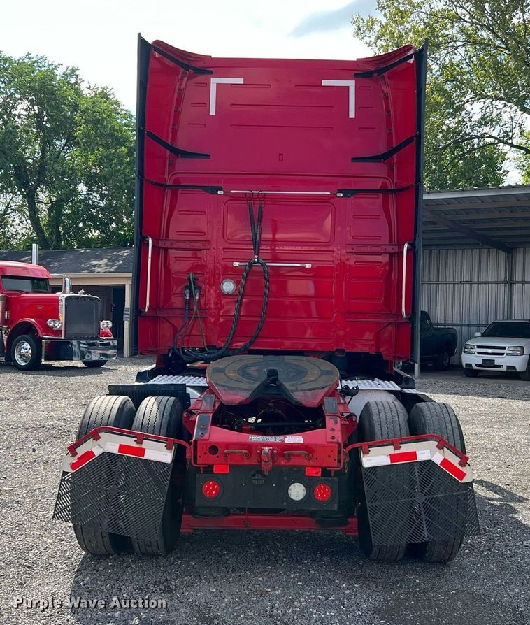 image for item DQ2229 2019 Volvo VN Series  semi truck