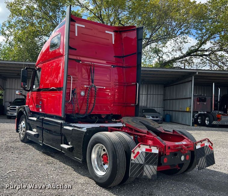image for item DQ2229 2019 Volvo VN Series  semi truck