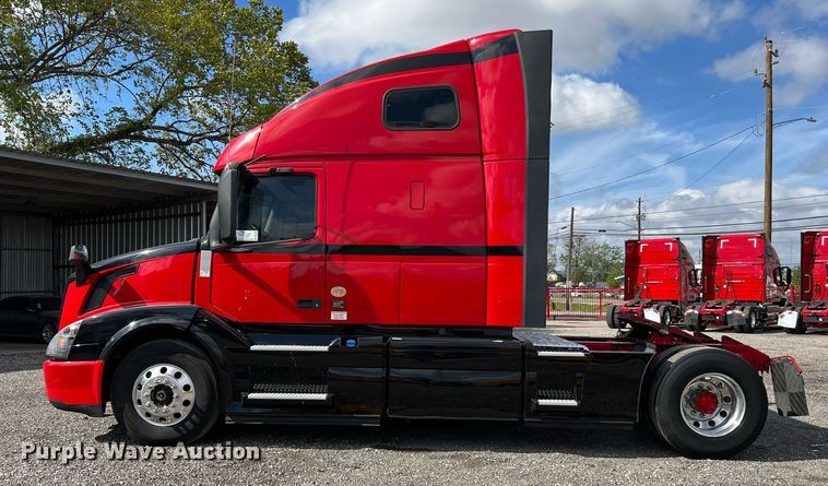 image for item DQ2229 2019 Volvo VN Series  semi truck