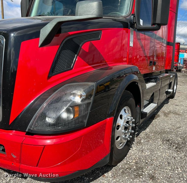 image for item DQ2229 2019 Volvo VN Series  semi truck