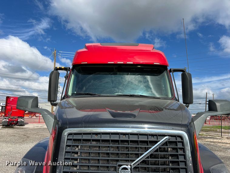 image for item DQ2229 2019 Volvo VN Series  semi truck