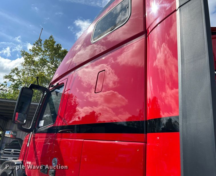 image for item DQ2229 2019 Volvo VN Series  semi truck