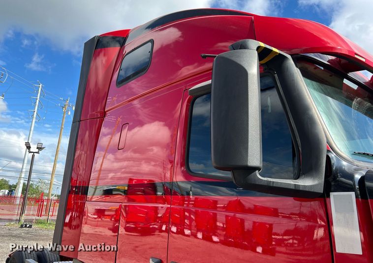 image for item DQ2229 2019 Volvo VN Series  semi truck