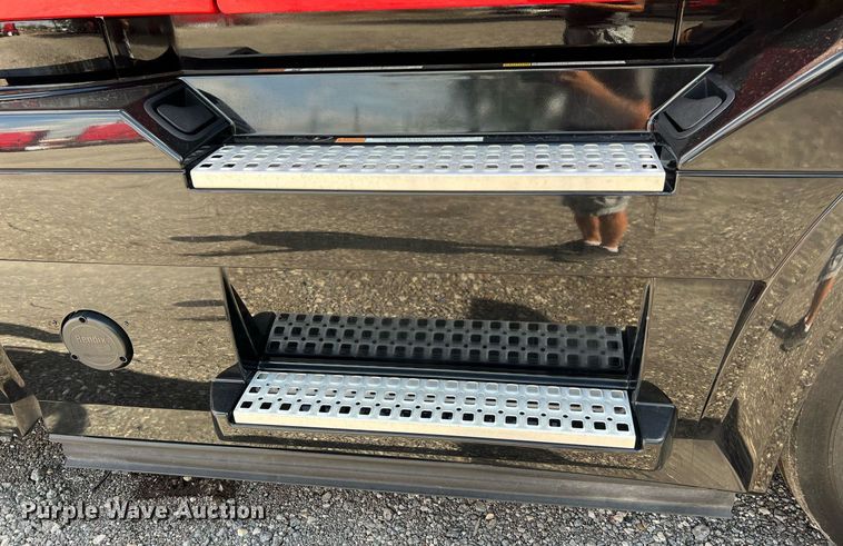 image for item DQ2229 2019 Volvo VN Series  semi truck