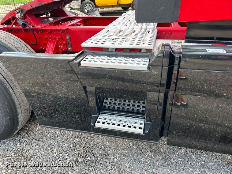 image for item DQ2229 2019 Volvo VN Series  semi truck