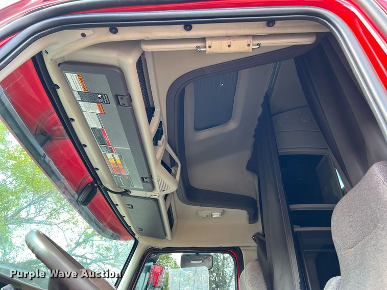 image for item DQ2229 2019 Volvo VN Series  semi truck