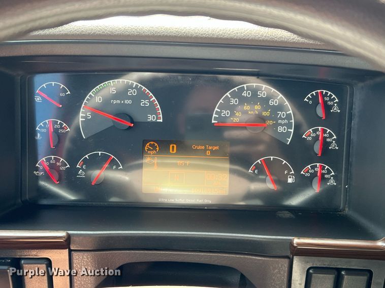 image for item DQ2229 2019 Volvo VN Series  semi truck