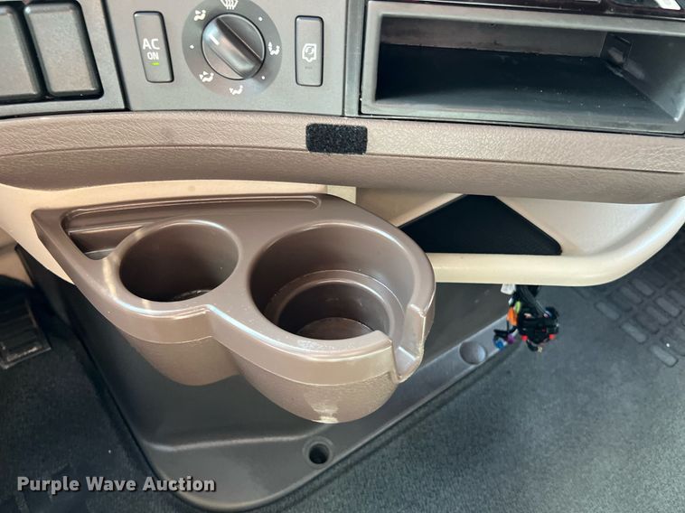 image for item DQ2229 2019 Volvo VN Series  semi truck