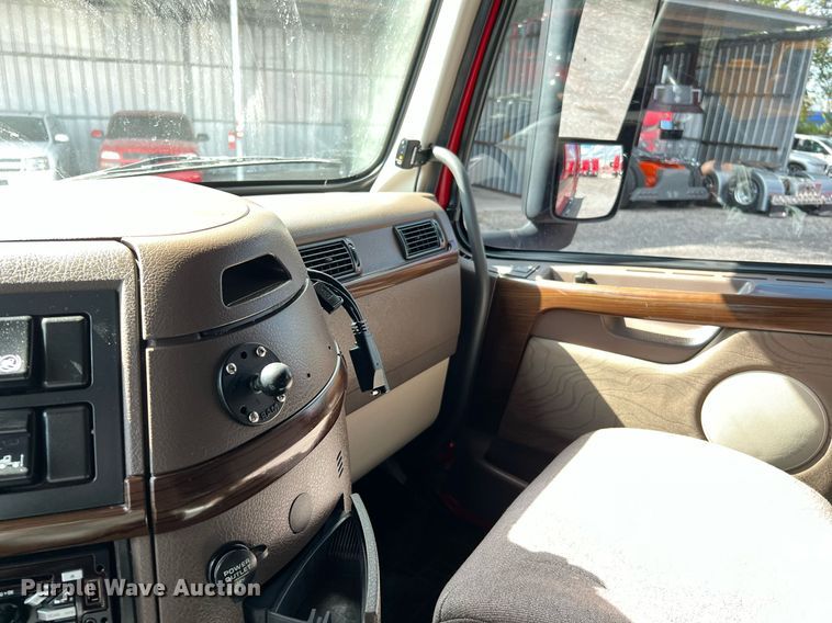 image for item DQ2229 2019 Volvo VN Series  semi truck