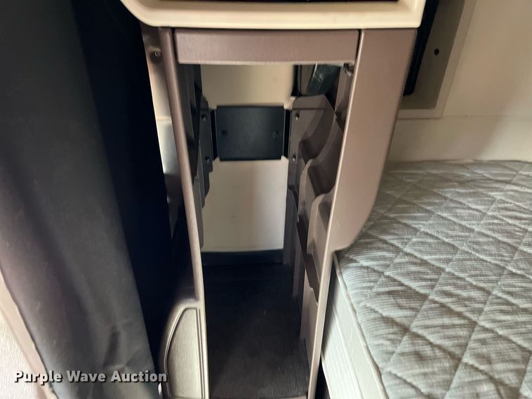 image for item DQ2229 2019 Volvo VN Series  semi truck