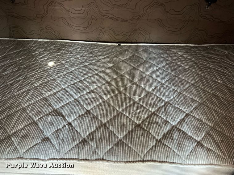 image for item DQ2229 2019 Volvo VN Series  semi truck