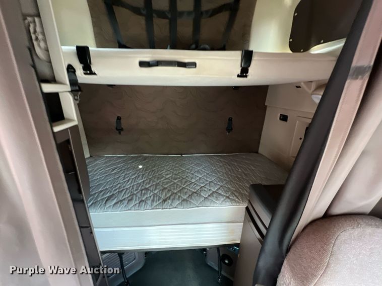 image for item DQ2229 2019 Volvo VN Series  semi truck