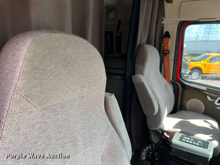 image for item DQ2229 2019 Volvo VN Series  semi truck