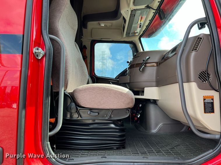 image for item DQ2229 2019 Volvo VN Series  semi truck