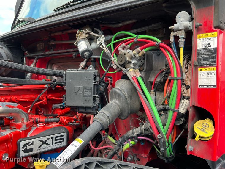 image for item DQ2229 2019 Volvo VN Series  semi truck