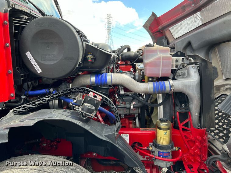 image for item DQ2229 2019 Volvo VN Series  semi truck