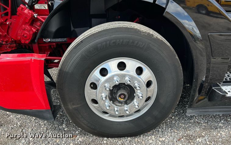 image for item DQ2229 2019 Volvo VN Series  semi truck