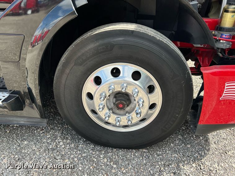 image for item DQ2229 2019 Volvo VN Series  semi truck