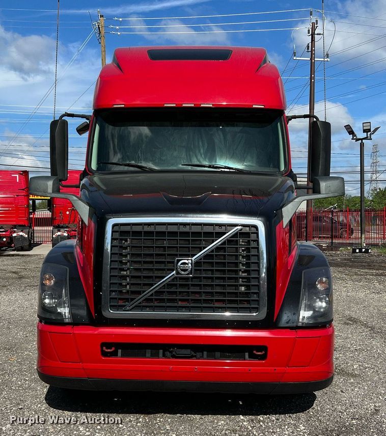 image for item DQ2230 2019 Volvo VN Series  semi truck