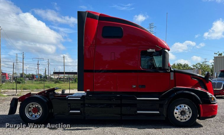 image for item DQ2230 2019 Volvo VN Series  semi truck