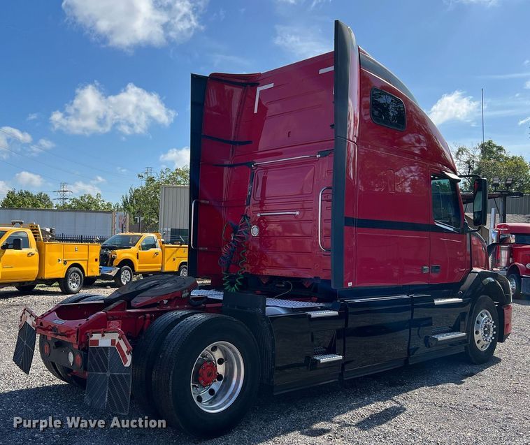 image for item DQ2230 2019 Volvo VN Series  semi truck