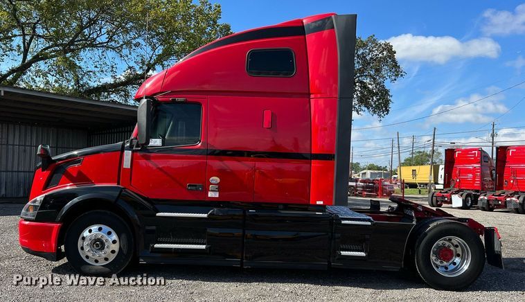 image for item DQ2230 2019 Volvo VN Series  semi truck