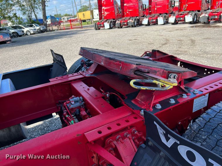 image for item DQ2230 2019 Volvo VN Series  semi truck