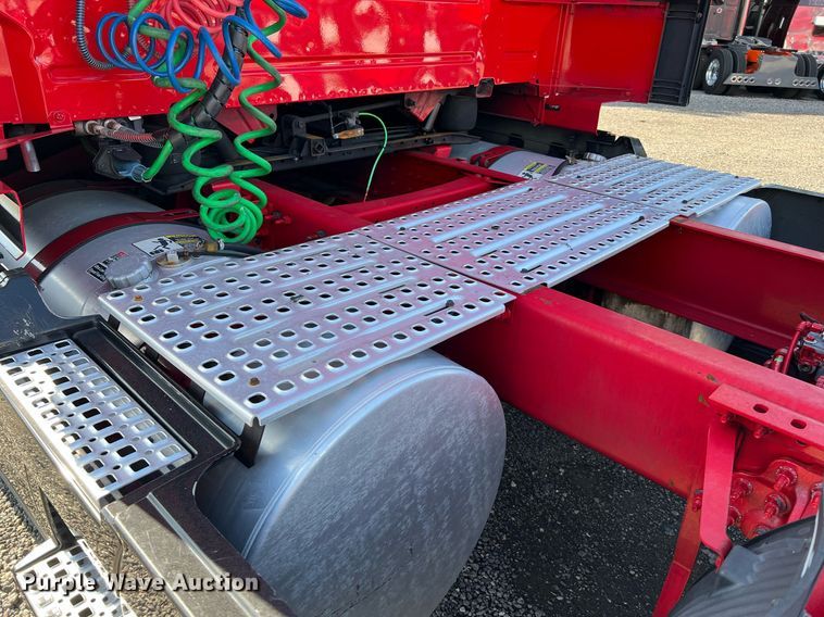 image for item DQ2230 2019 Volvo VN Series  semi truck